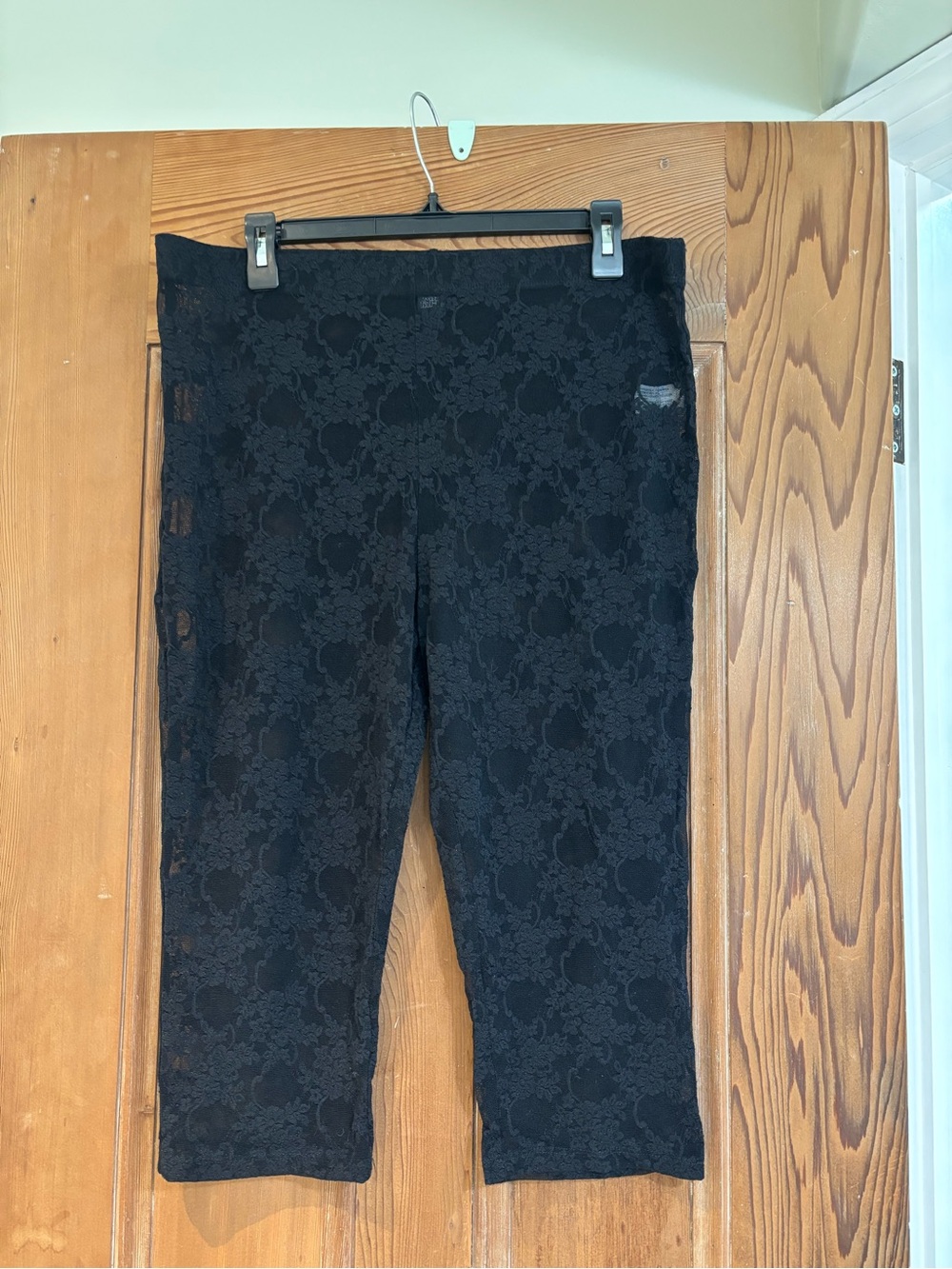 wild fable Black Floral Lace Capri Leggings